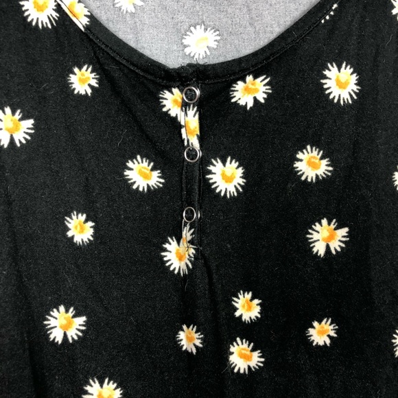 ✨Rue21 Sunflower Short Sleeve Top✨ - Picture 3 of 6